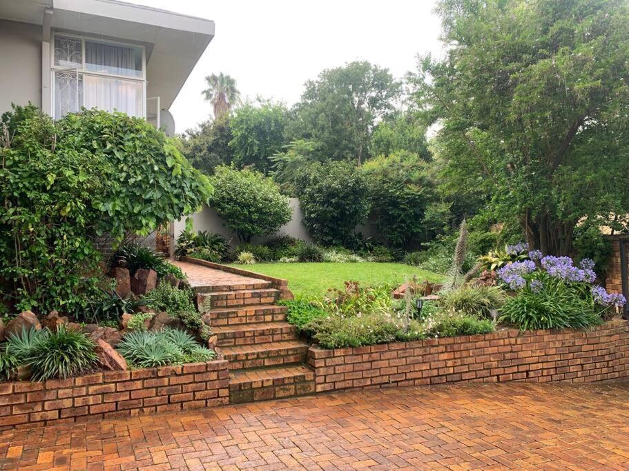 Naisiae - Lovely 1-bedroom Vacation With Pool Johannesburg